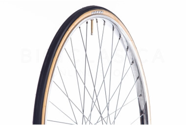 Kenda tire Black/Cream 28"...