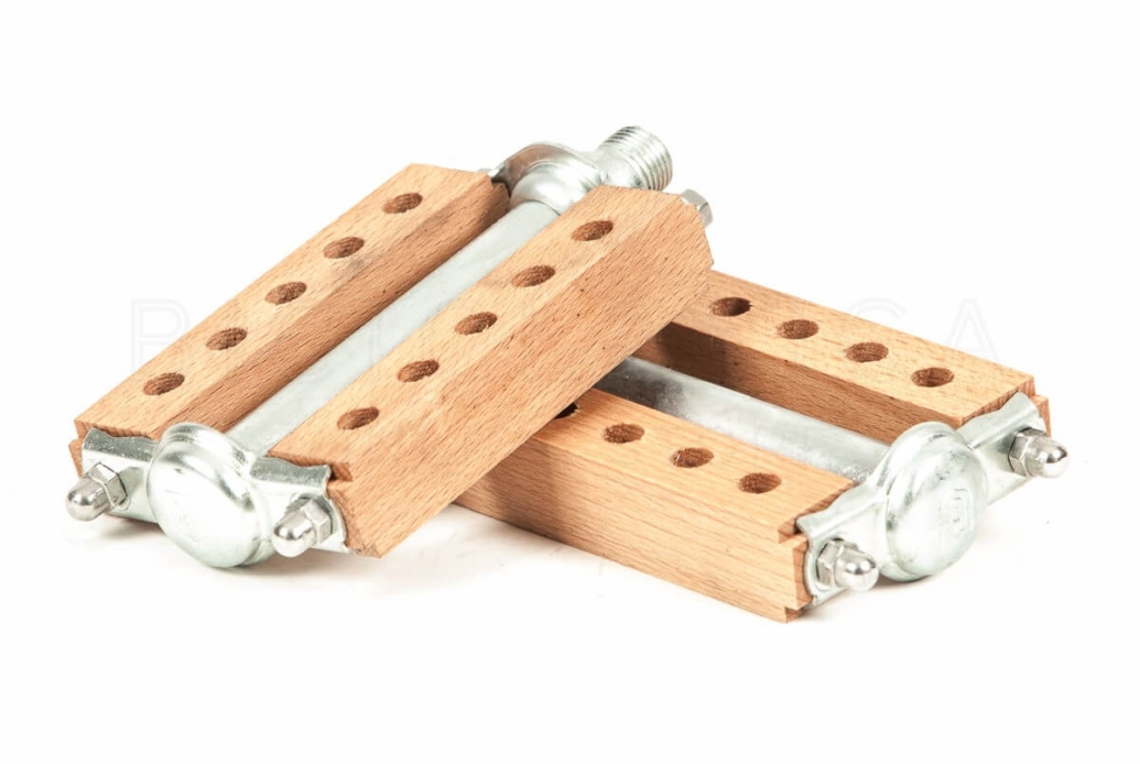 Classic Union pedals made of natural wood with holes