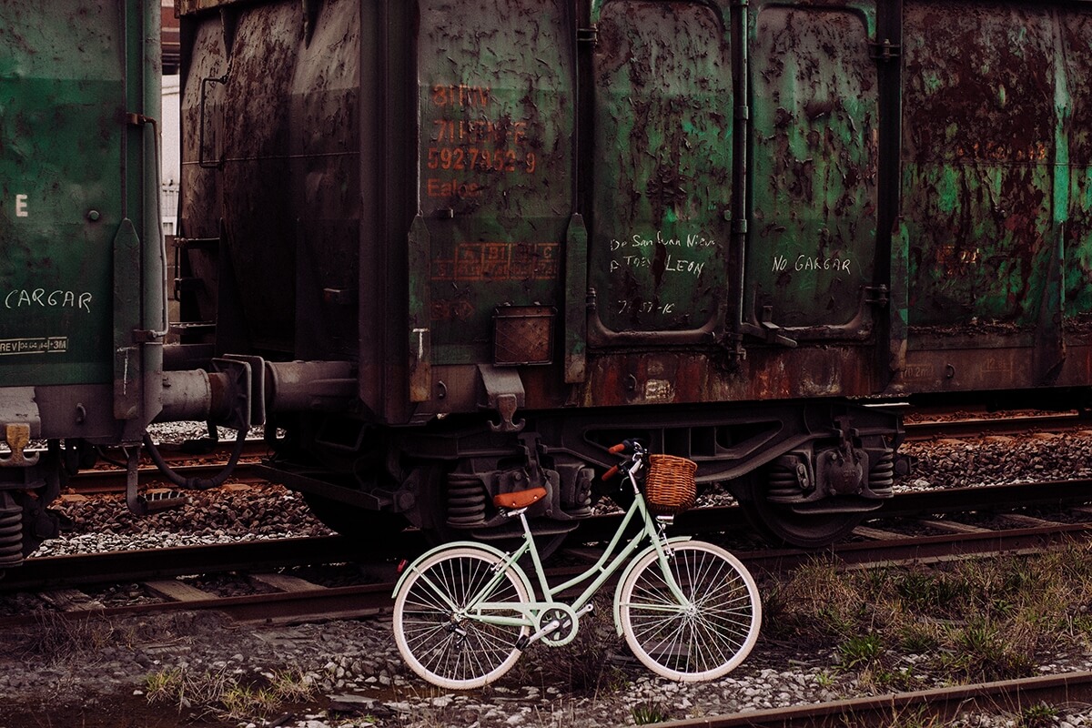 Rusty Vintage Mod Grün Roller Fahrrad Lenker Spiegel Und Scheinwerfer  Stockfoto und mehr Bilder von Autoscheinwerfer - iStock