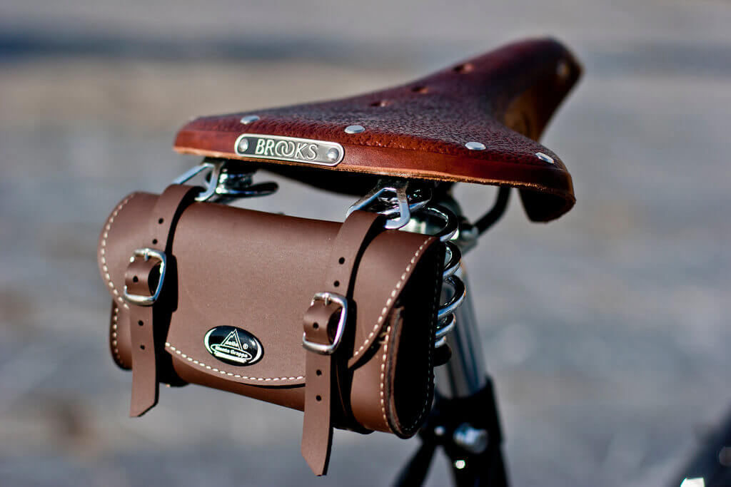 saddle tool holder