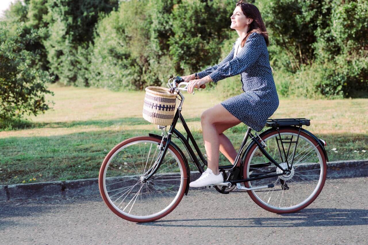 bicicleta electria ayuda felicidad