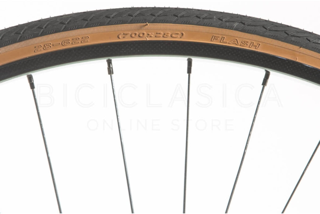 Comprar Cubierta Rubena Flash Negro/Crema 28" (28-622) 700x28C Unidad