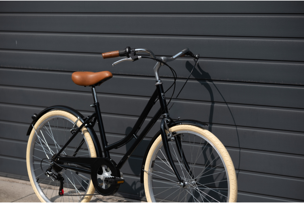 Bicicleta de Paseo Capri Barcelona Negro-Crema 6V Reacondicionado
