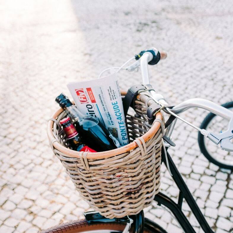 Cesta delantera de mimbre para Bicicleta Victoria Blanca